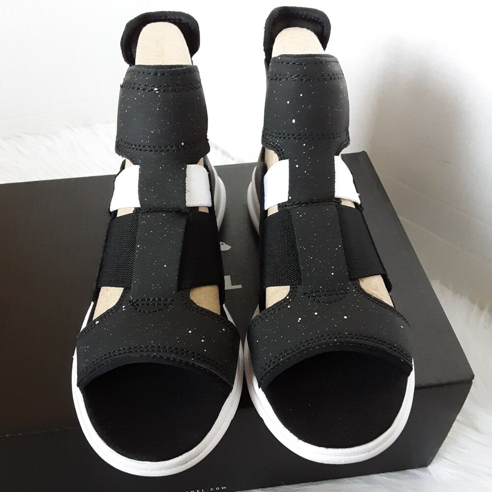 Sorel Explorer Gladiator Women's Sandal size 5M Black/White
